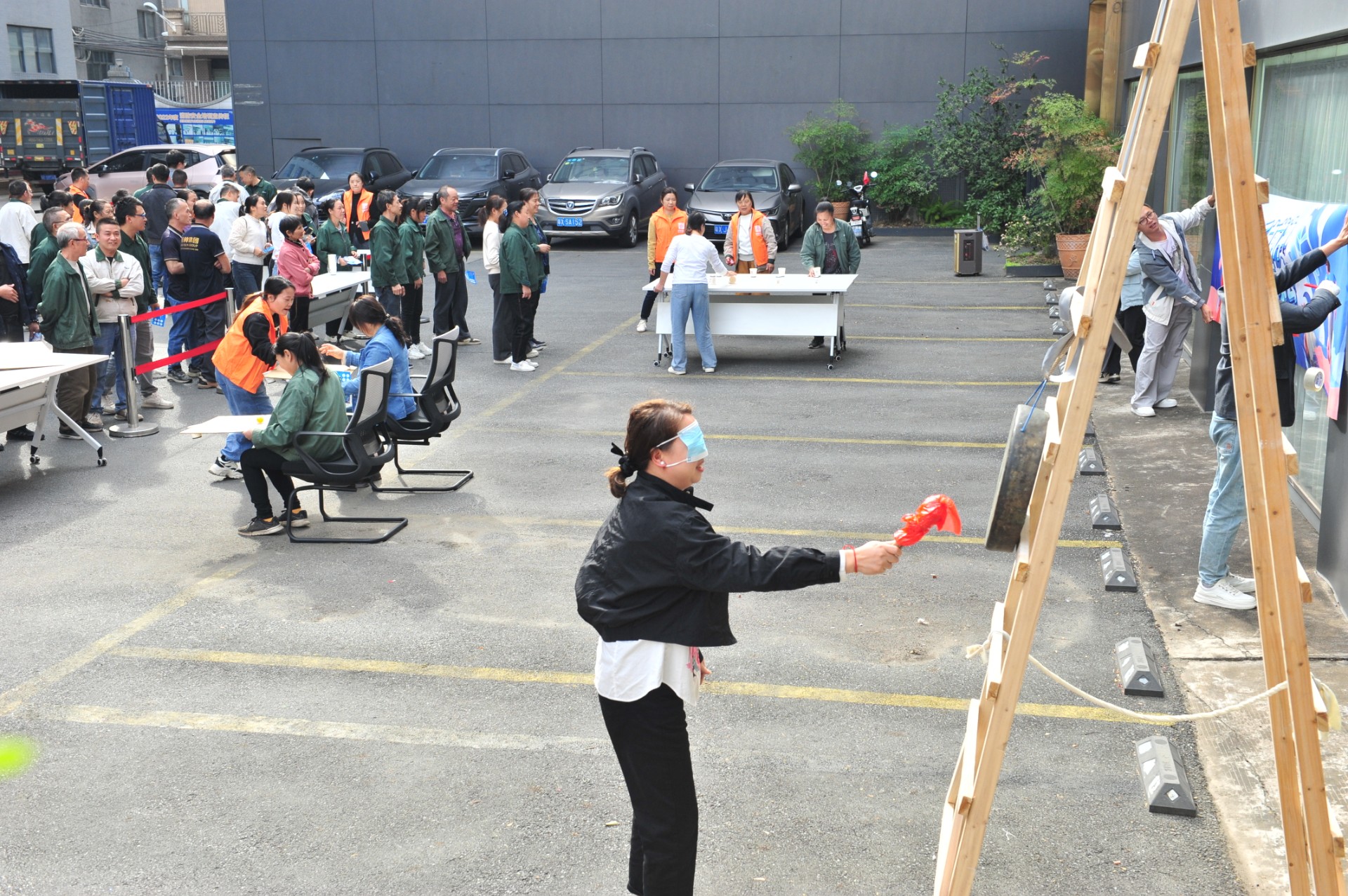 1764204247447990.jpg 盲人击鼓-1.jpg