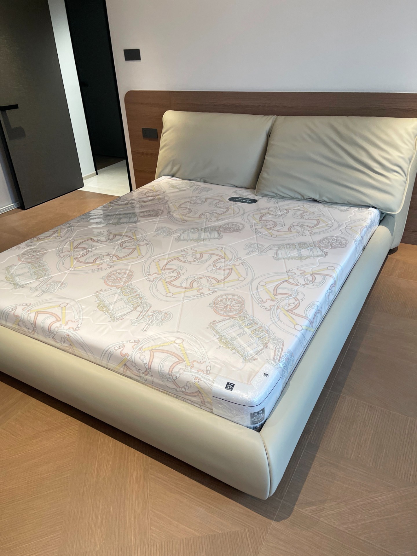 1766709974533065.jpg 床垫入户-3-1.jpg