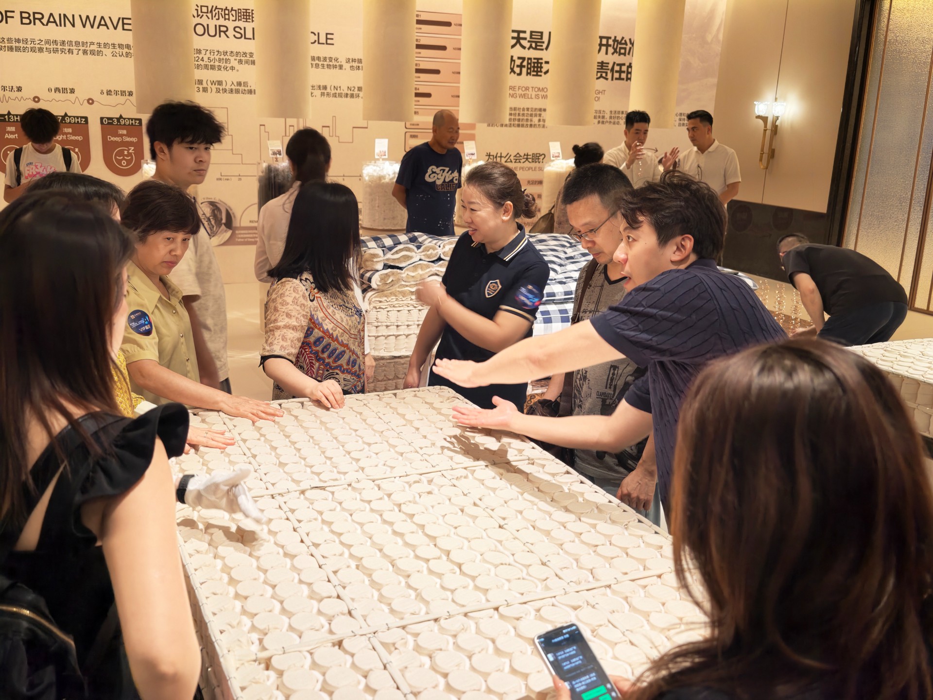 看展厅-1-1.jpg