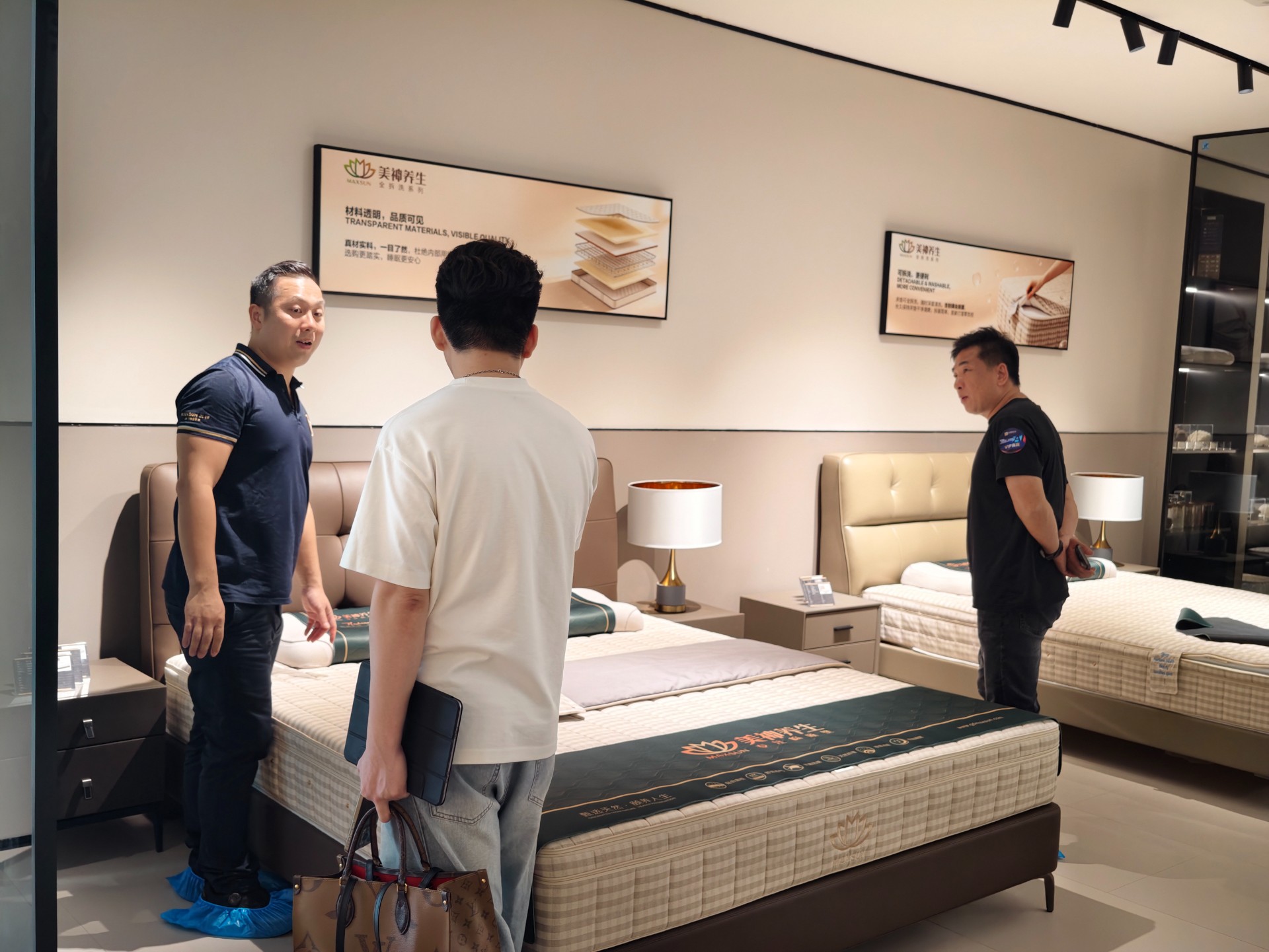 看展厅-2.jpg